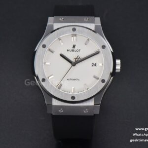 Classic Fusion 42mm SS JJ+F esfera blanca correa de caucho negra A1110
