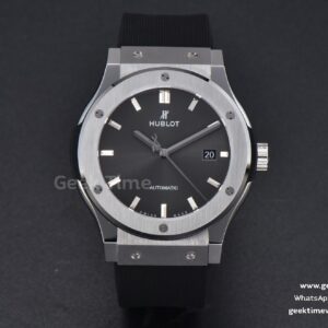 Classic Fusion 42mm SS JJ+F esfera gris correa de caucho negra A1110