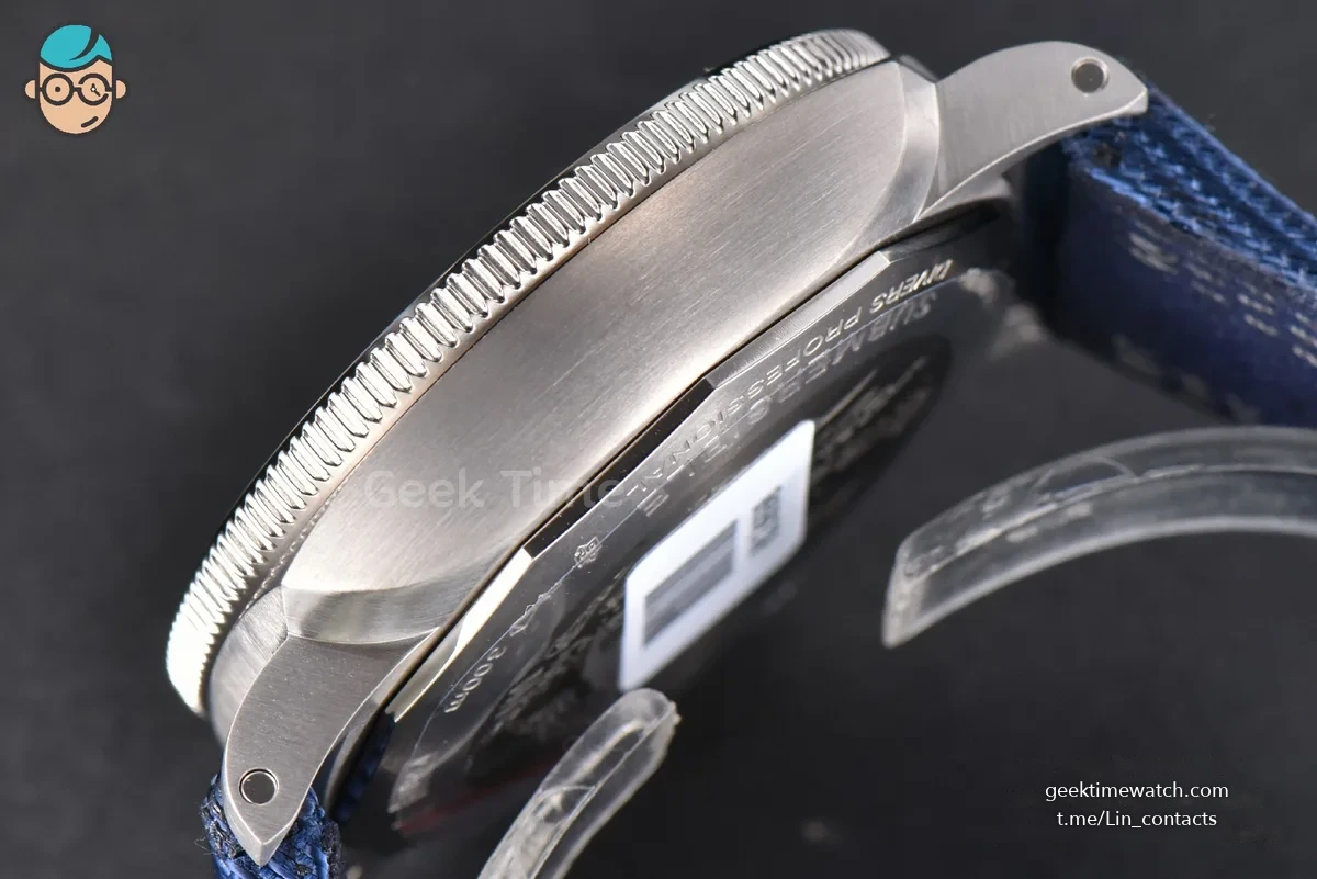 PAM985 Mike Horn Submersible Titanium VSF 47mm Black Dial Nylon Strap P9010