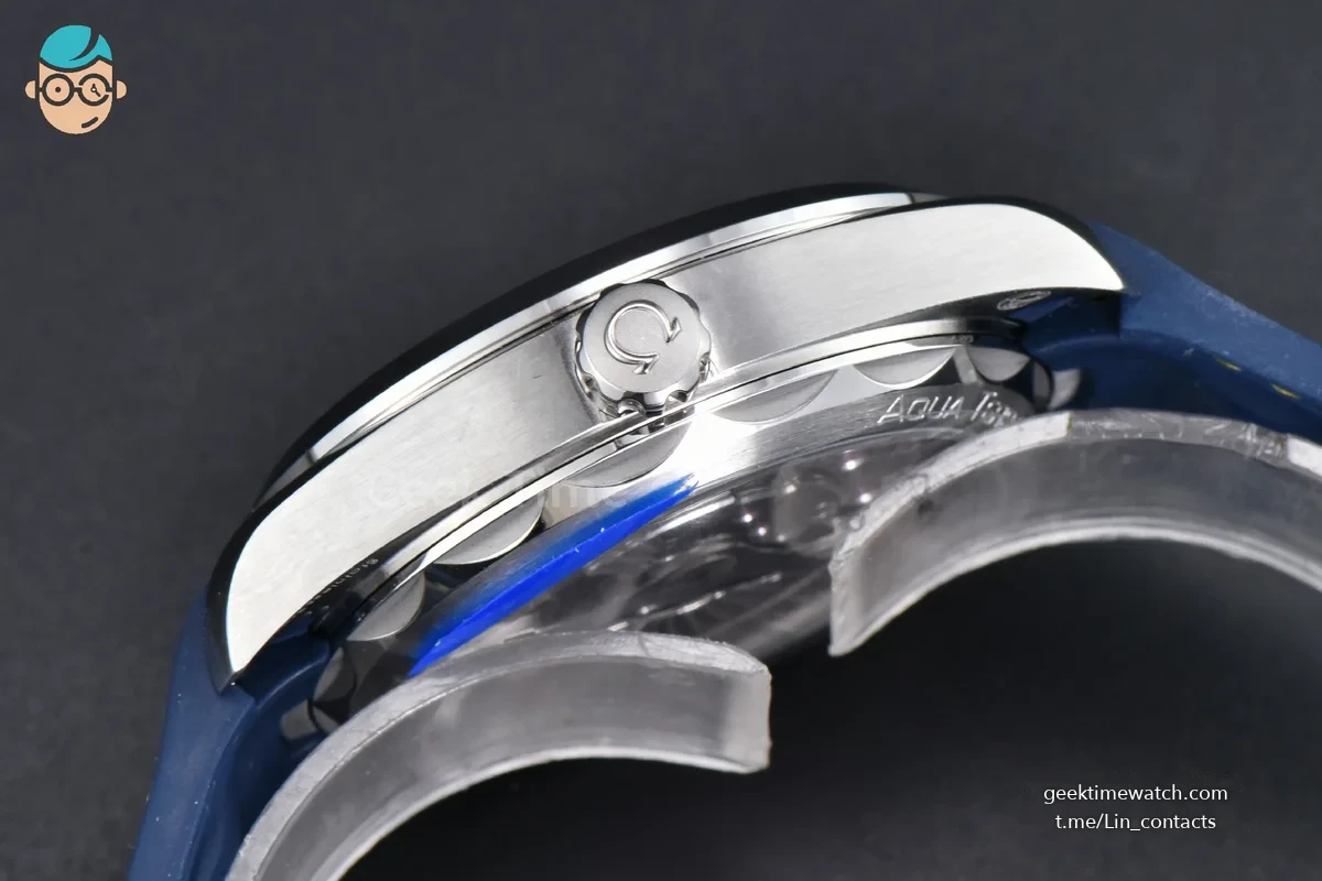 Aqua Terra 150M 41mm SS VSF Dark Blue Dial Yellow Hand Dark Blue Rubber Strap A8900