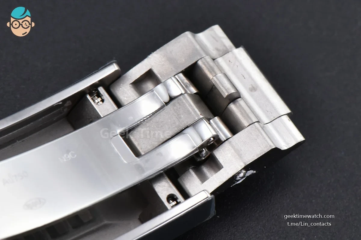 Daytona 126519 40mm SS BPF Black Dial Sliver Subdial Black Oysterflex Strap SH4131