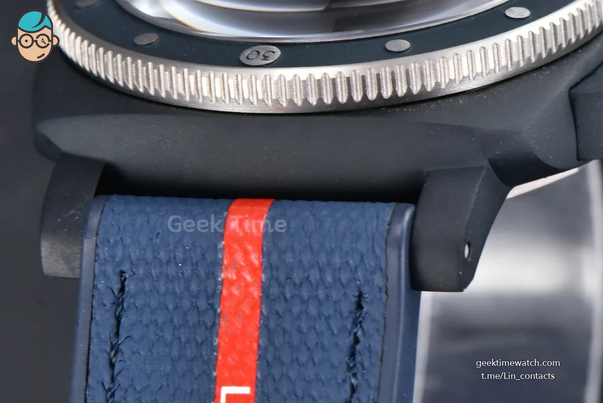 PAM1466 Submersible Luna Rossa 44mm VSF Blue Dial Gummy Strap P900