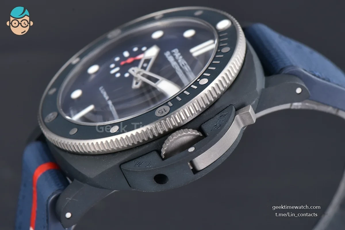 PAM1466 Submersible Luna Rossa 44mm VSF Blue Dial Gummy Strap P900