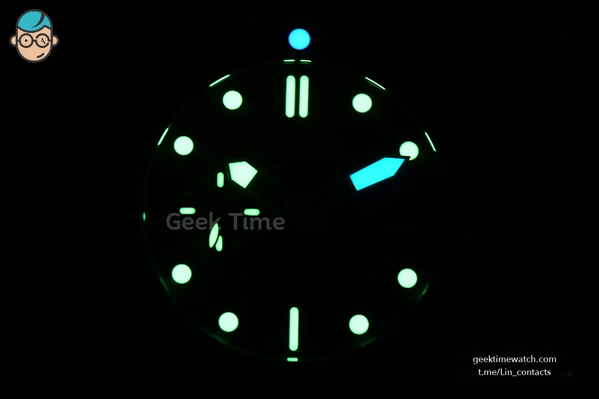 PAM1466 Submersible Luna Rossa 44mm VSF Blue Dial Gummy Strap P900