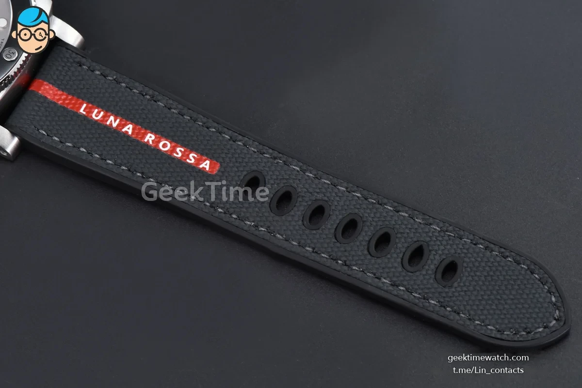 PAM1681 Submersible Luna Rossa 44mm SS VSF Silver Dial Black Gummy Strap P900