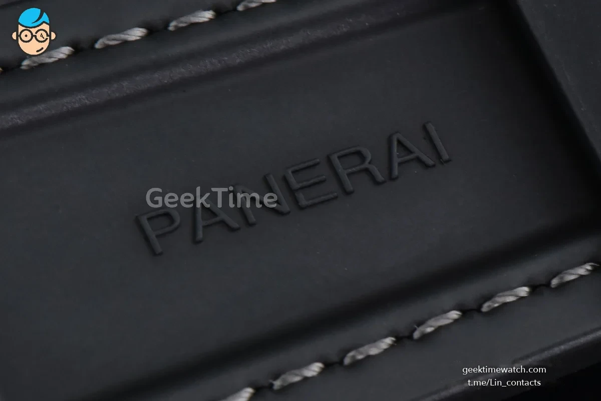 PAM1681 Submersible Luna Rossa 44mm SS VSF Silver Dial Black Gummy Strap P900