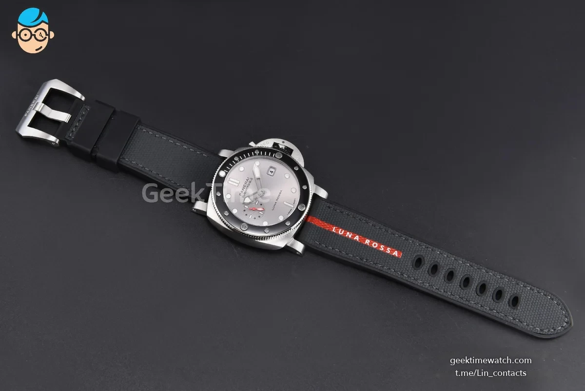 PAM1681 Submersible Luna Rossa 44mm SS VSF Silver Dial Black Gummy Strap P900