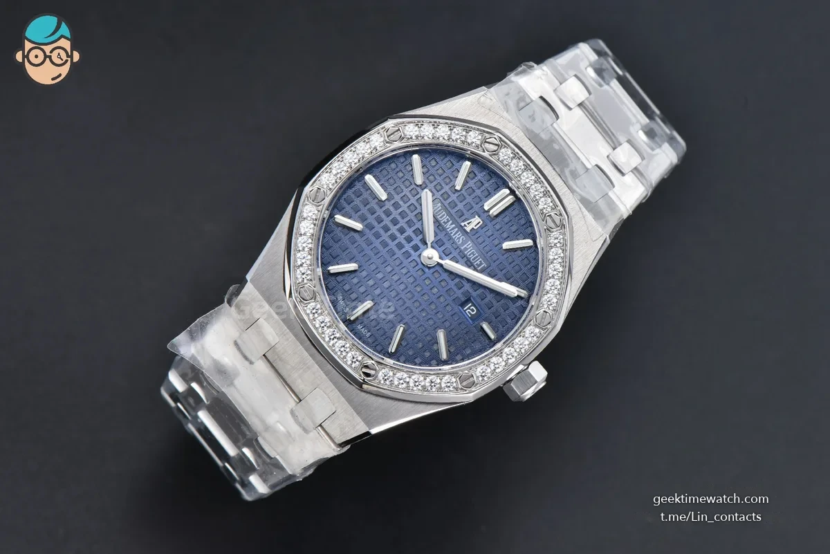 Royal Oak Ladies 33mm 67650ST V7F Blue Dial SS Bracelet Quartz