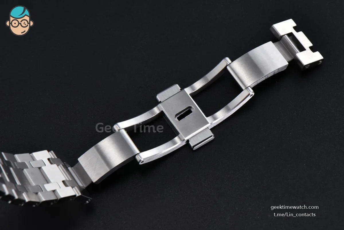 Royal Oak Ladies 33mm 67650ST V7F Blue Dial SS Bracelet Quartz