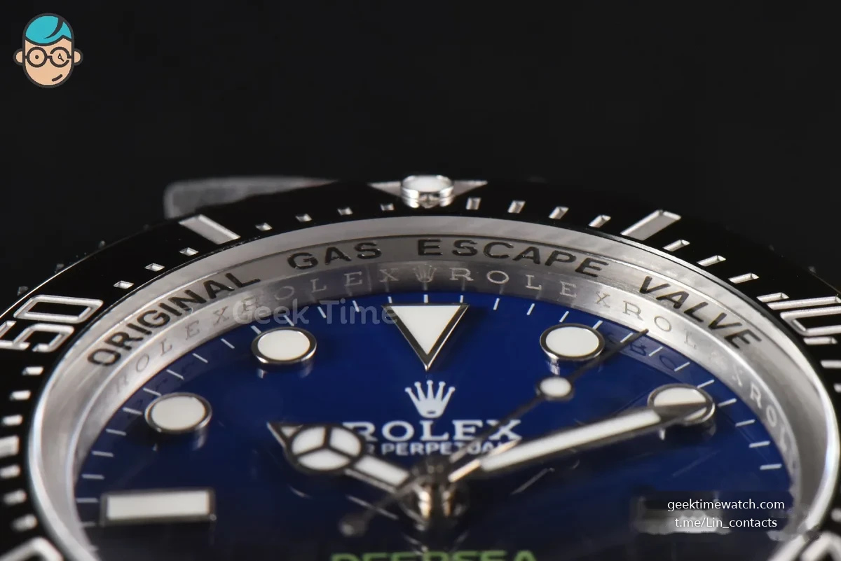 Sea-Dweller 44mm 126660 CSF ‘D-Blue’ Dial SS Bracelet VR3235
