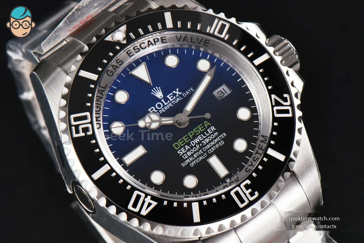 Sea-Dweller 44mm 126660 CSF ‘D-Blue’ Dial SS Bracelet VR3235