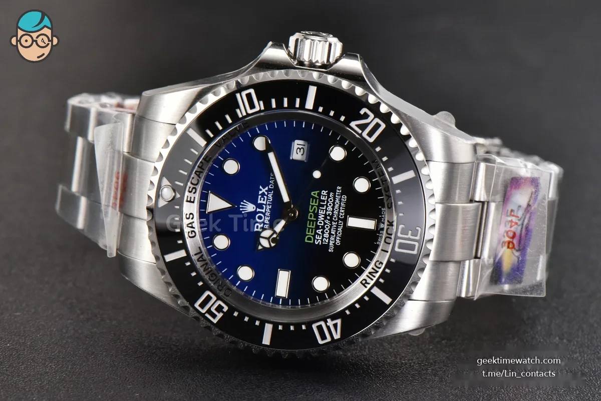 Sea-Dweller 44mm 126660 CSF ‘D-Blue’ Dial SS Bracelet VR3235