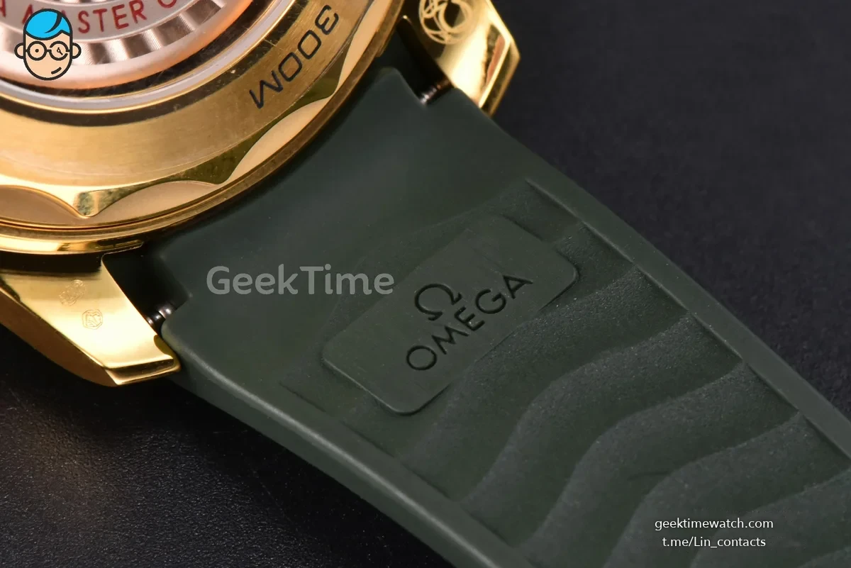 Seamaster Diver 300M 42mm VSF YG Green Bezel Green Dial Green Rubber Strap A8800