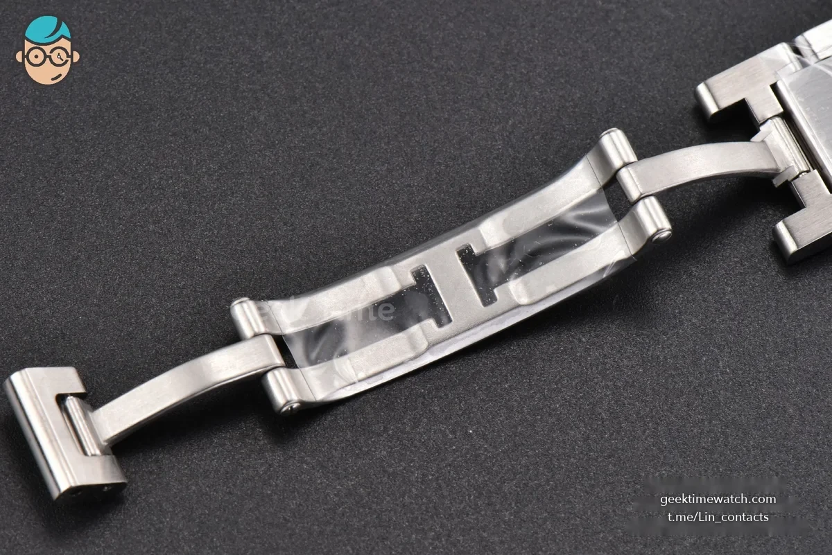 Tank Must Large 33.7mmx25.5mm K11F Diamond White Dial SS Bracelet Ronda Quartz