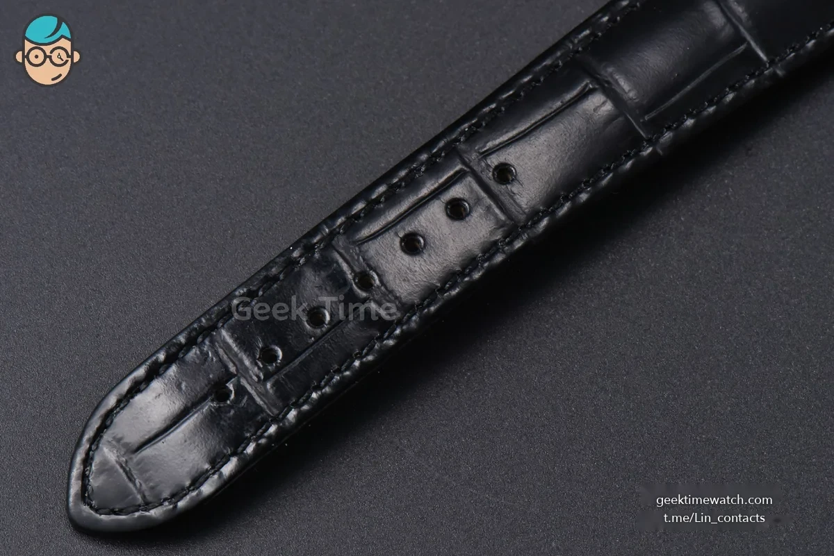 Tank Must Large 33.7×25.5mm K11F Diamond Bezel Black Dial Black Leather Strap Quartz