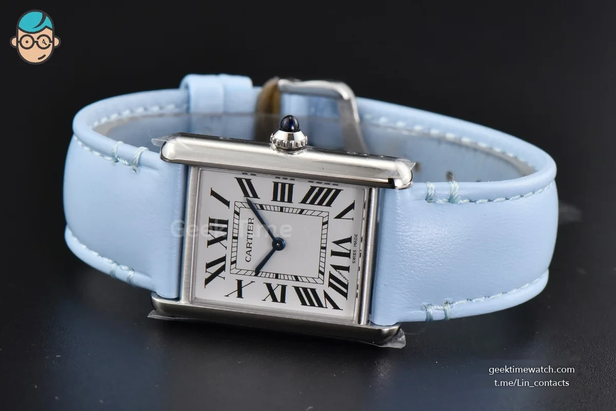 Tank Must Large 33.7×25.5mm K11F White Dial Blue Smooth Calf Strap Quartz