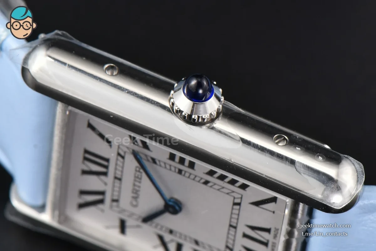 Tank Must Large 33.7×25.5mm K11F White Dial Blue Smooth Calf Strap Quartz