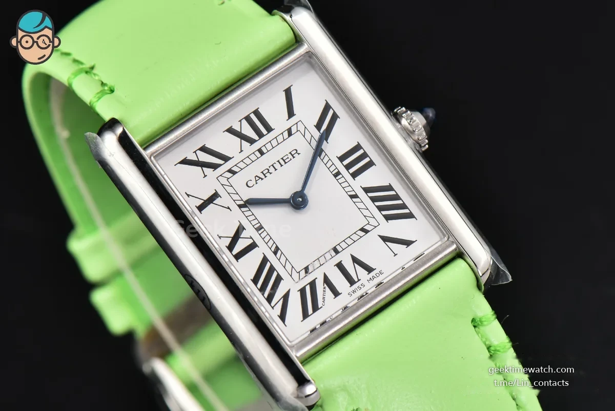 Tank Must Large 33.7×25.5mm K11F White Dial Green Smooth Calf Strap Quartz