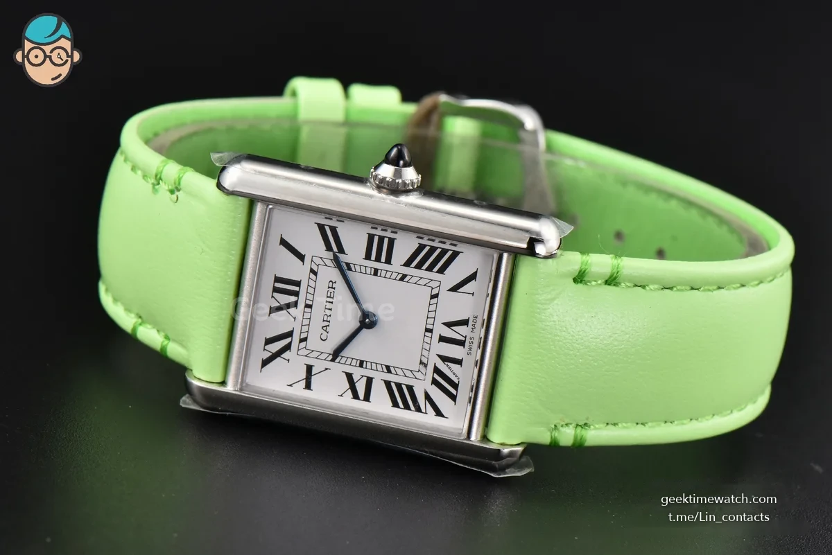 Tank Must Large 33.7×25.5mm K11F White Dial Green Smooth Calf Strap Quartz