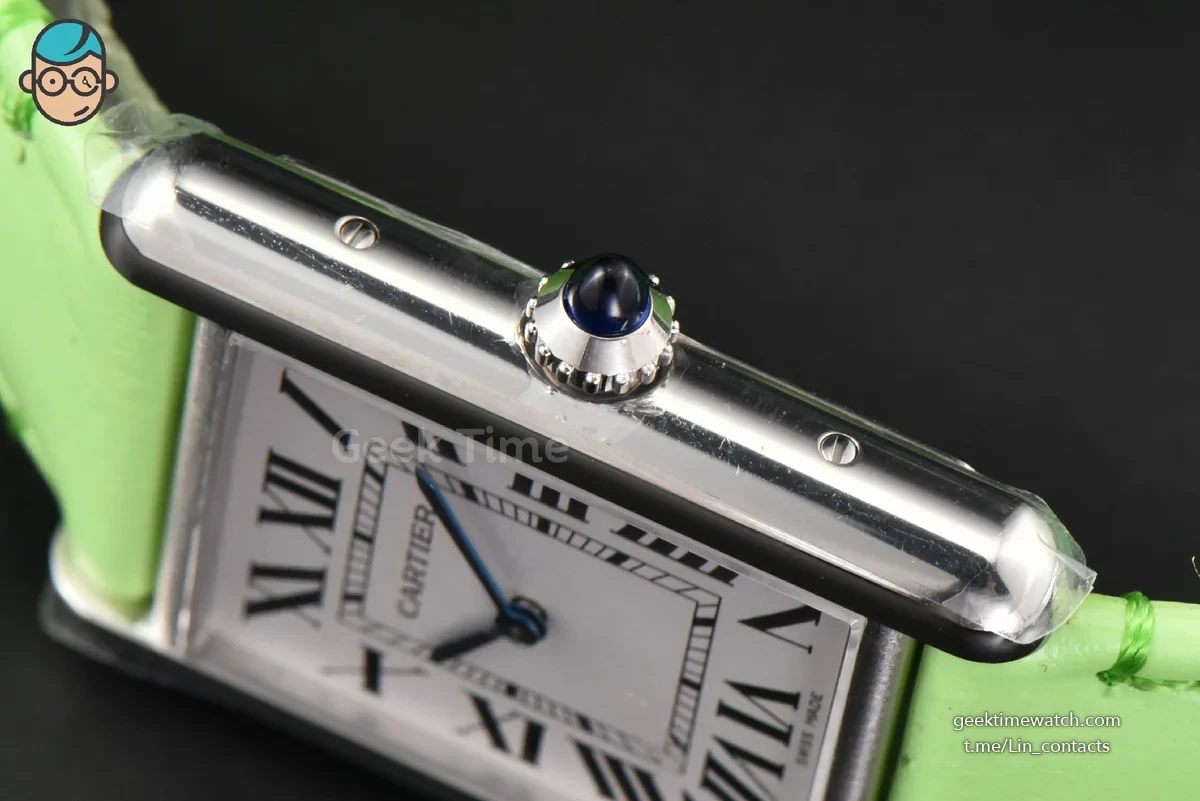 Tank Must Large 33.7×25.5mm K11F White Dial Green Smooth Calf Strap Quartz