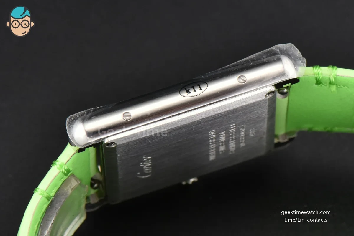 Tank Must Large 33.7×25.5mm K11F White Dial Green Smooth Calf Strap Quartz