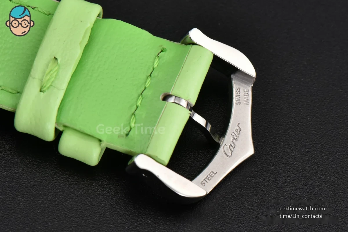 Tank Must Large 33.7×25.5mm K11F White Dial Green Smooth Calf Strap Quartz