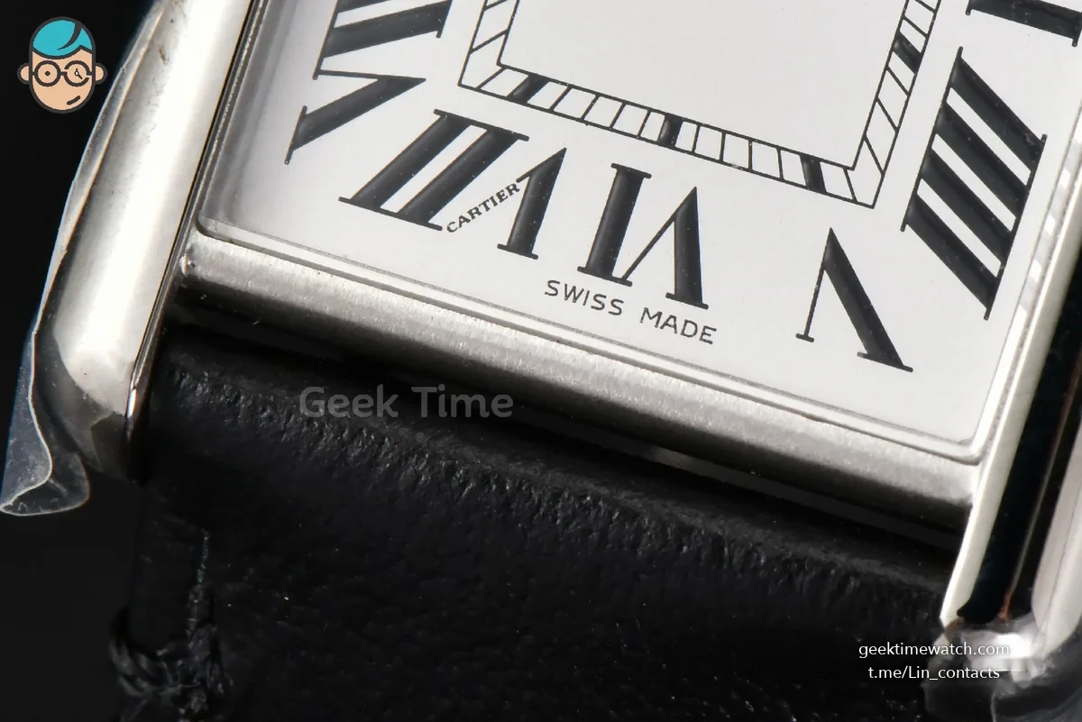 Tank Must Large 33.7×25.5mm K11F White Dial Smooth Black Strap Quartz
