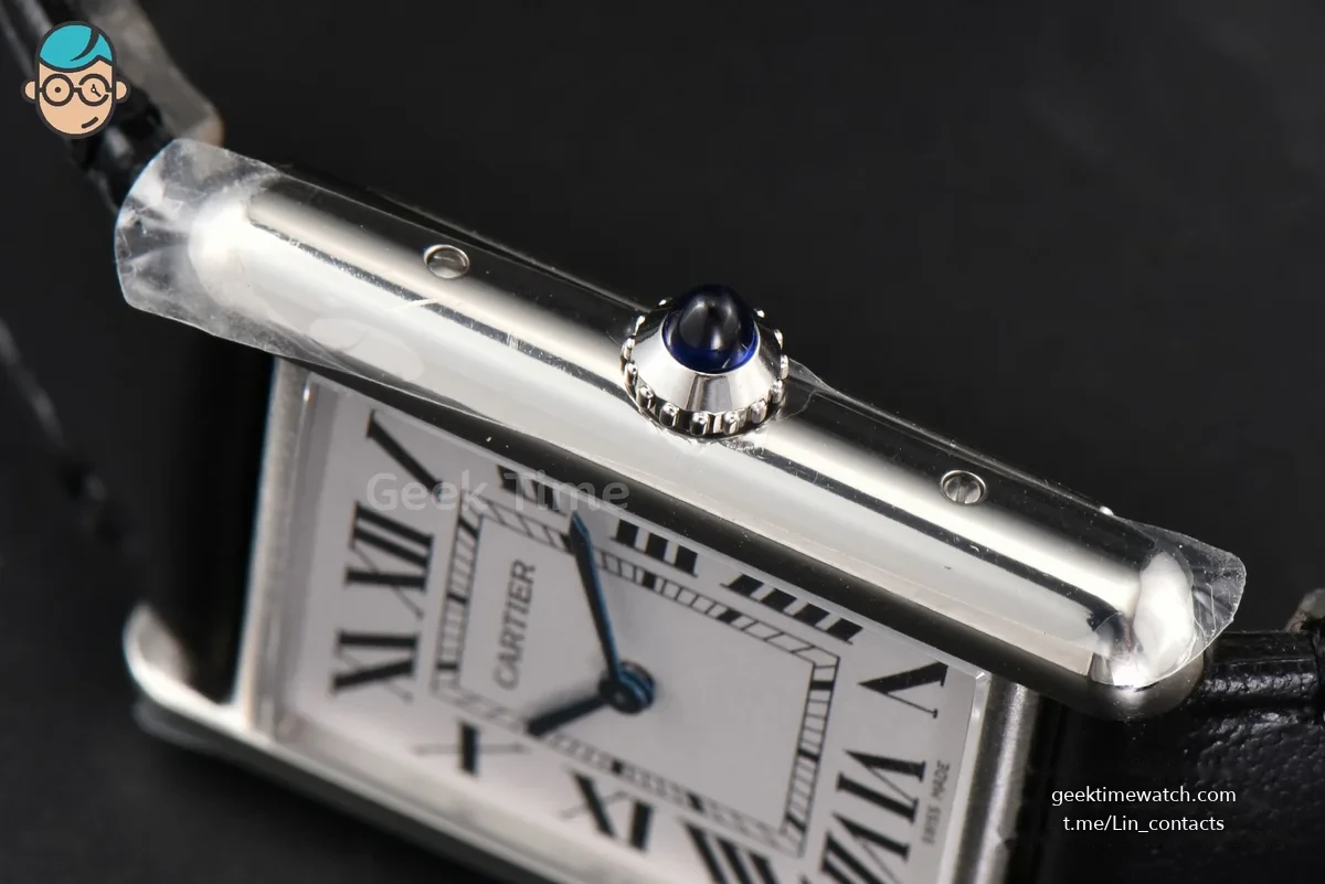 Tank Must Large 33.7×25.5mm K11F White Dial Smooth Black Strap Quartz