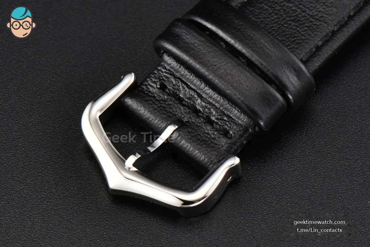 Tank Must Large 33.7×25.5mm K11F White Dial Smooth Black Strap Quartz