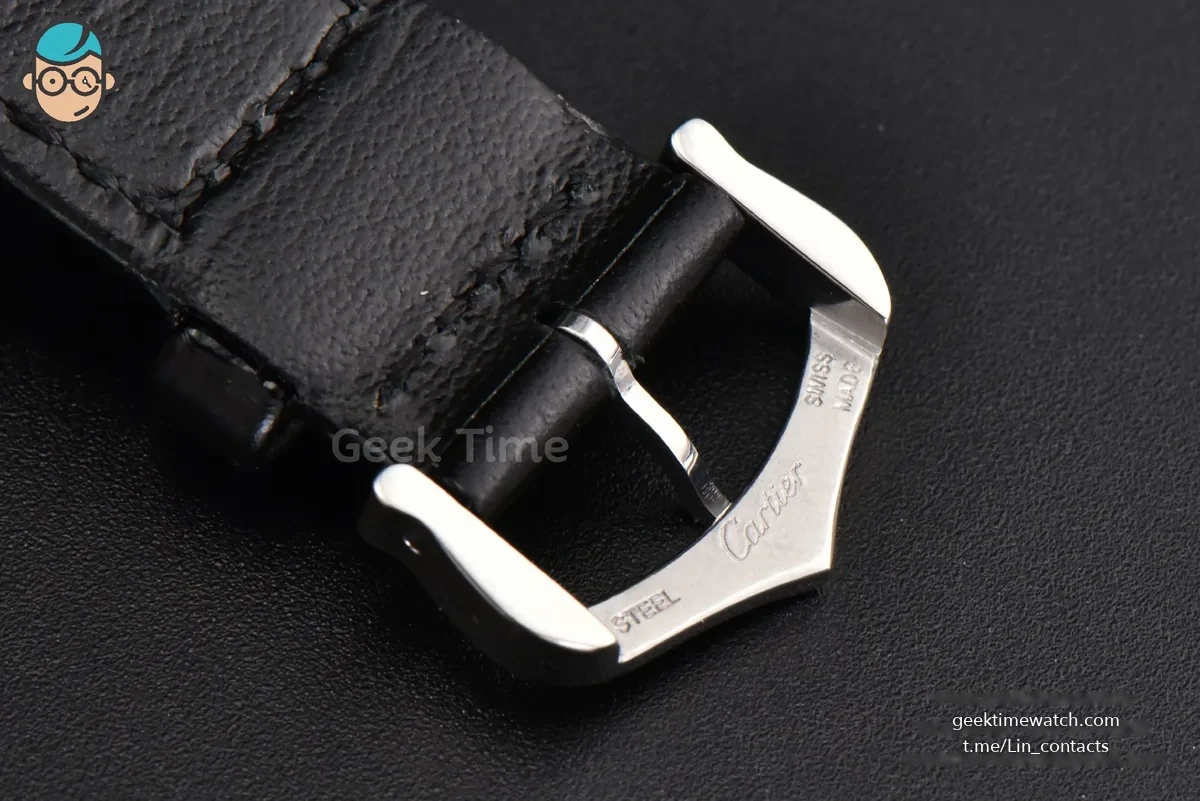 Tank Must Large 33.7×25.5mm K11F White Dial Smooth Black Strap Quartz