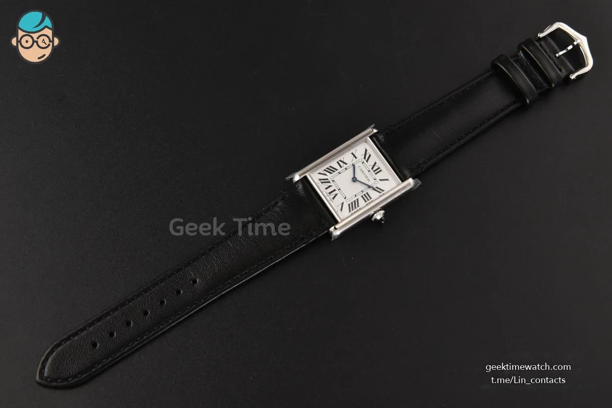 Tank Must Large 33.7×25.5mm K11F White Dial Smooth Black Strap Quartz