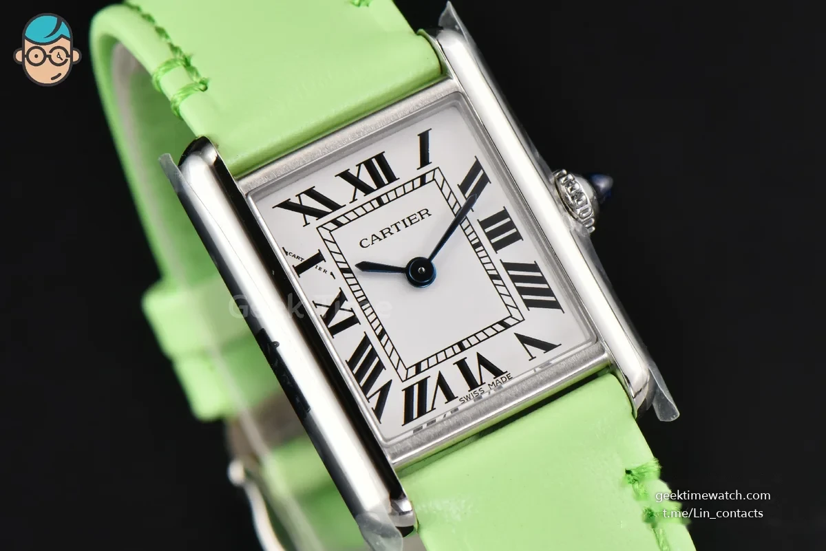Tank Must Small 29.5×22mm K11F White Dial Green Smooth Calf Strap Quartz