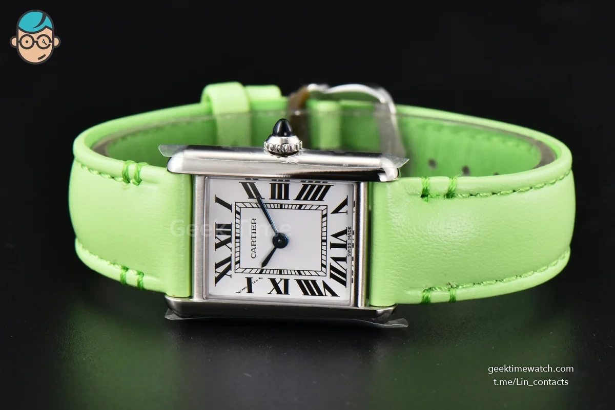 Tank Must Small 29.5×22mm K11F White Dial Green Smooth Calf Strap Quartz