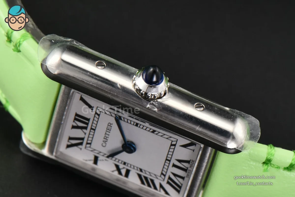Tank Must Small 29.5×22mm K11F White Dial Green Smooth Calf Strap Quartz