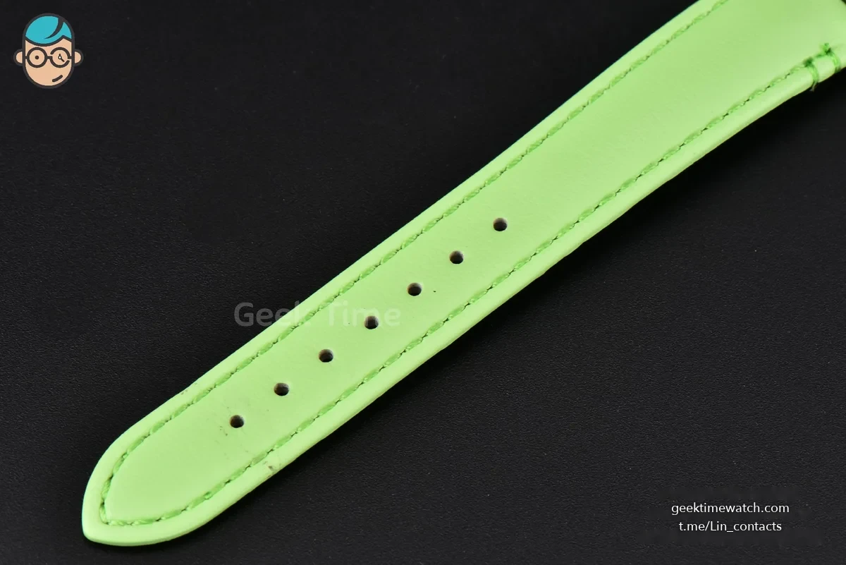 Tank Must Small 29.5×22mm K11F White Dial Green Smooth Calf Strap Quartz