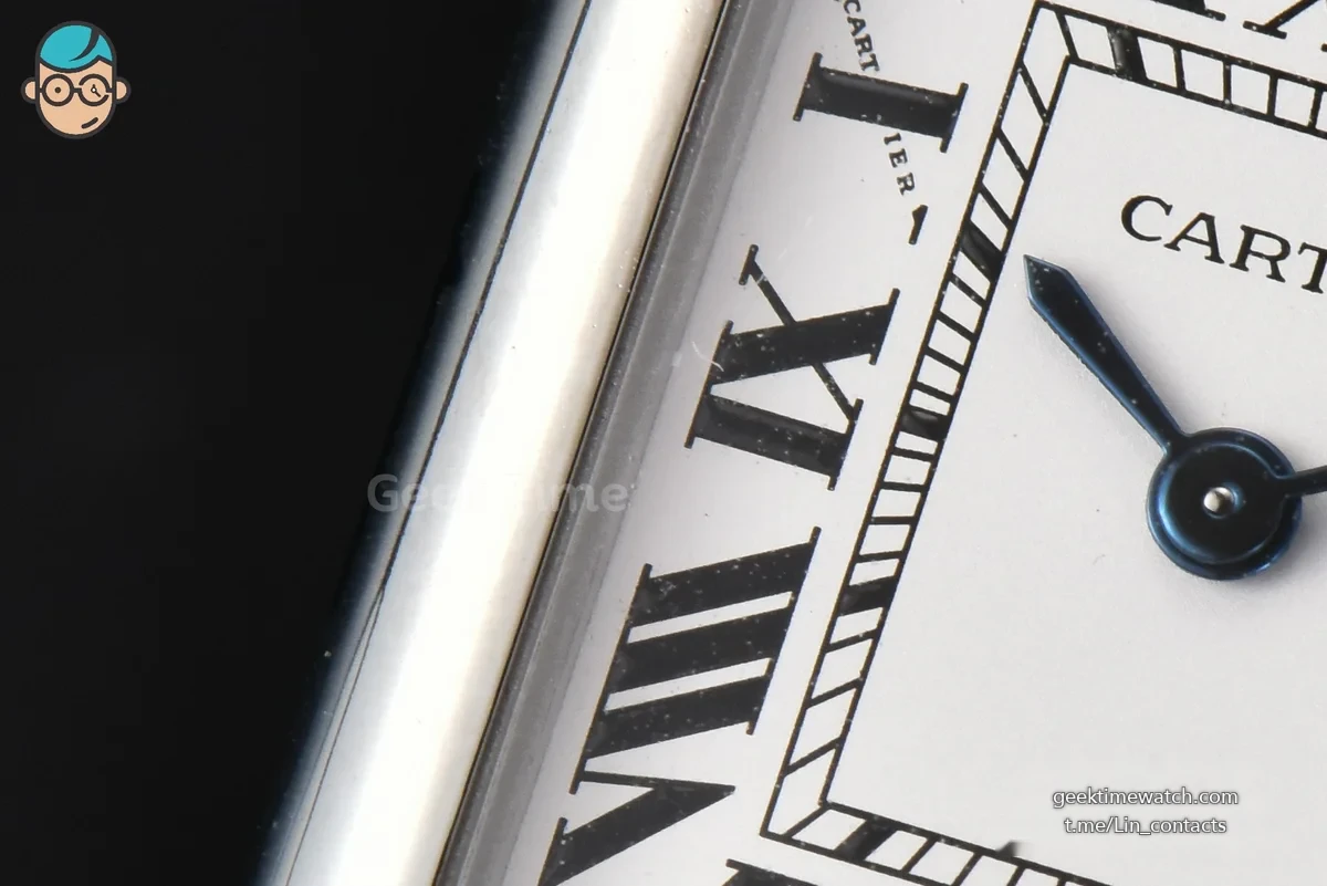 Tank Must Small 29.5×22mm K11F White Dial Litchi Grained Strap Quartz