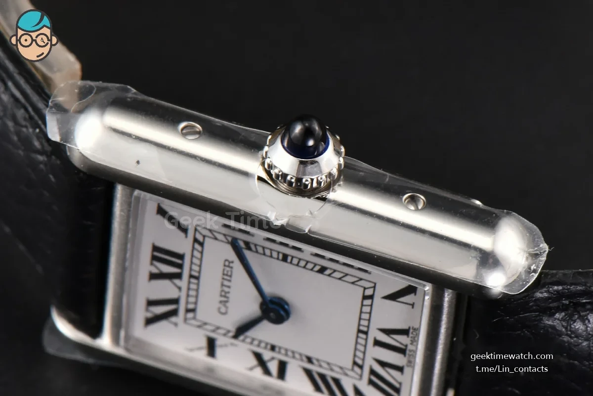 Tank Must Small 29.5×22mm K11F White Dial Litchi Grained Strap Quartz