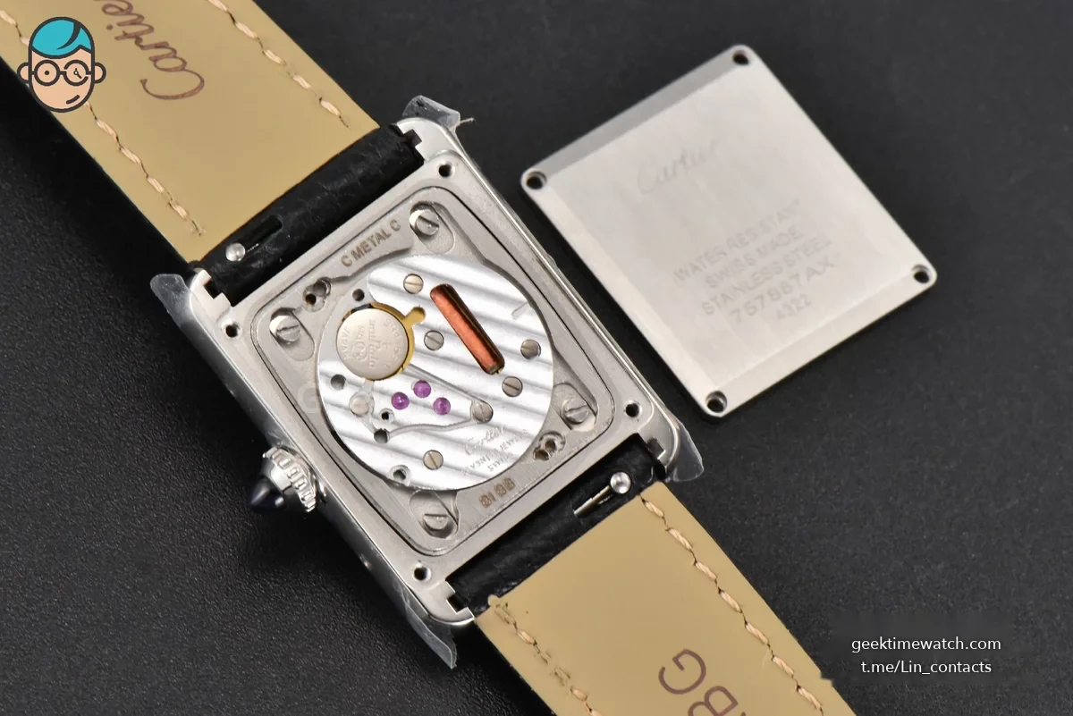 Tank Must Small 29.5×22mm K11F White Dial Litchi Grained Strap Quartz