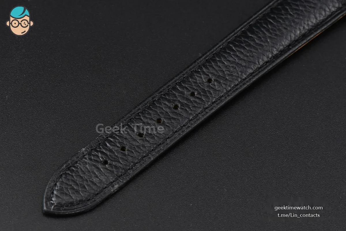 Tank Must Small 29.5×22mm K11F White Dial Litchi Grained Strap Quartz